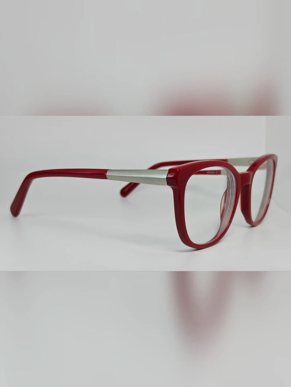 Kat. Stylish Red Women's Cat Eye. Wayfarer Vibes.